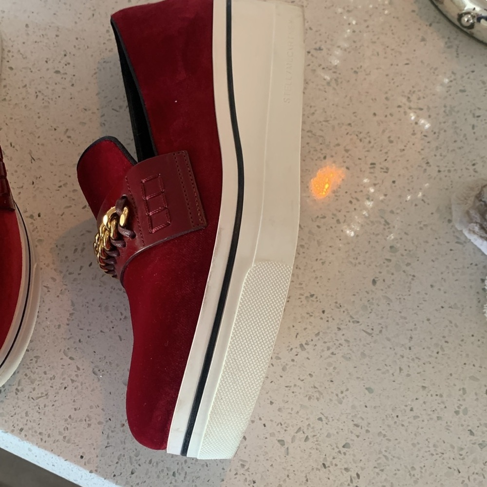 Stella Mc Cartney velvet raspberry' red velvet wedge with gold chain size 39 - Picture 15 of 16